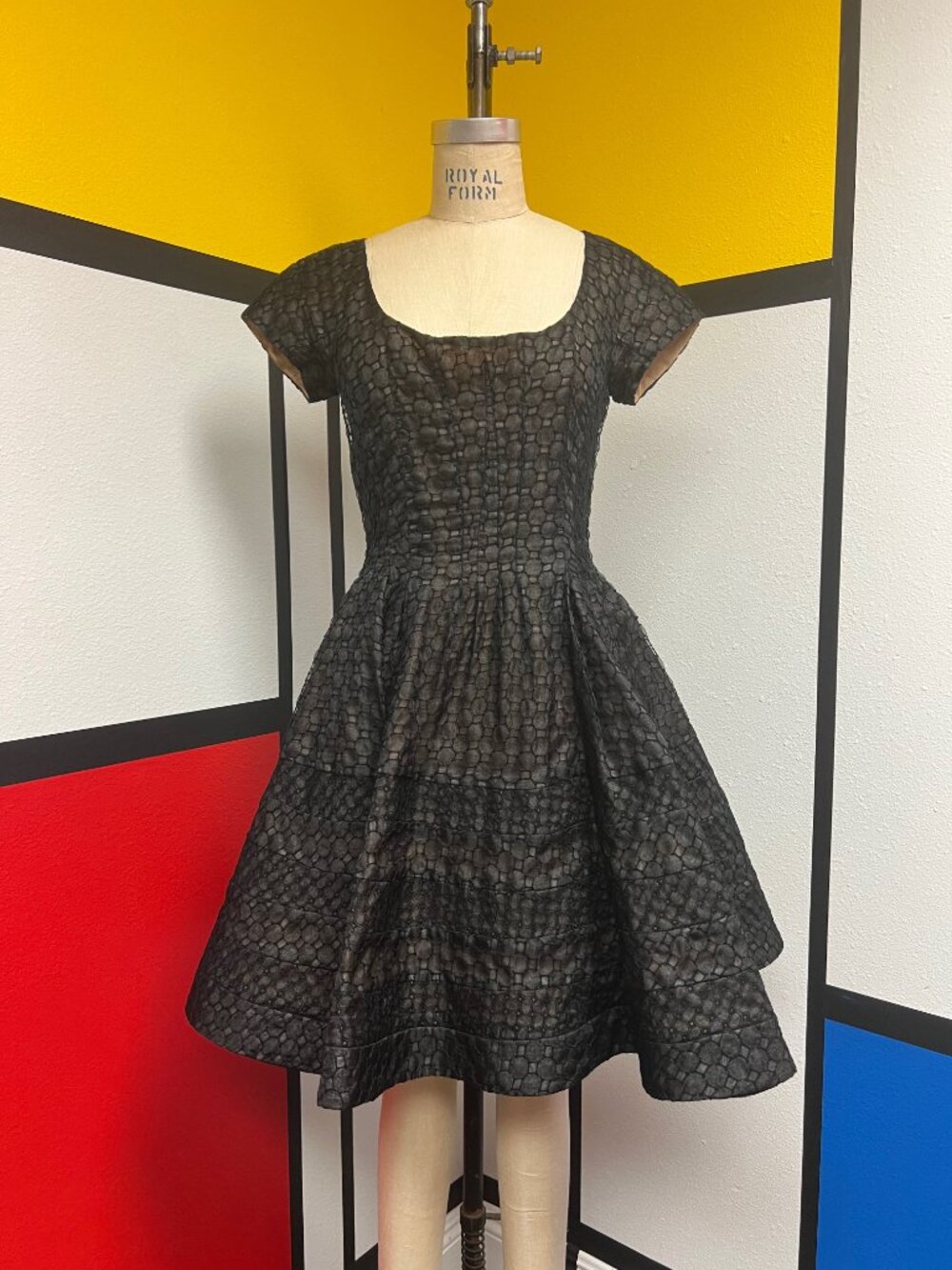 EUC Zac Posen Black Silk Textured Embroidered Square Neck Full Skirt Dress 4